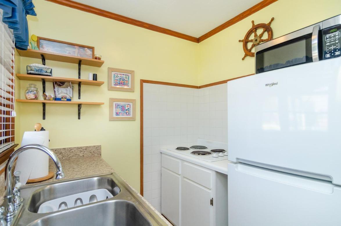 The Pelican Hidden Treasure Inn Room 2 By Bryant Real Estate Кур-Бич Экстерьер фото